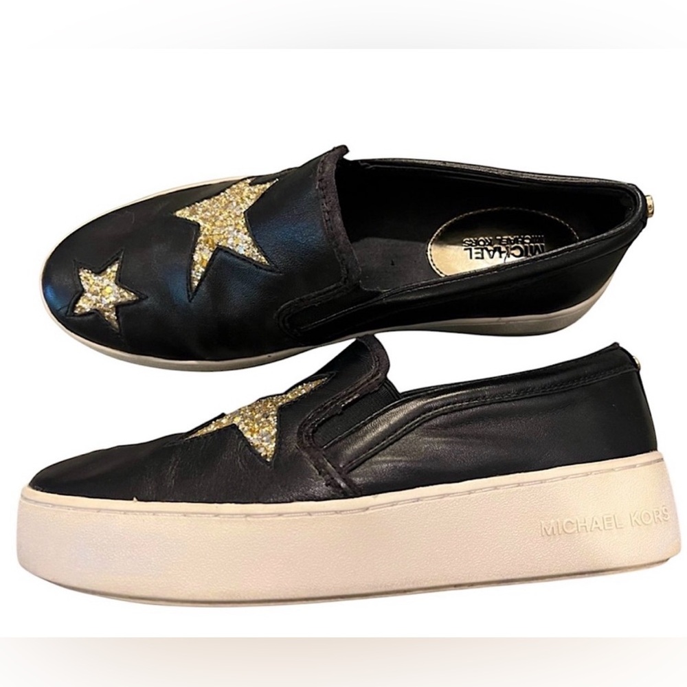 MICHAEL KORS black leather platform sole slip on flats. 🖤💛🤍